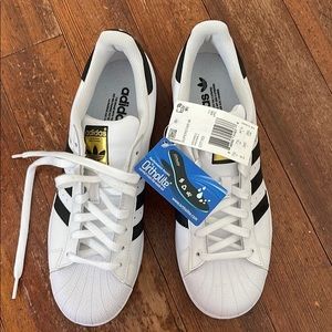 Adidas White / Black Women’s Superstar Sneakers